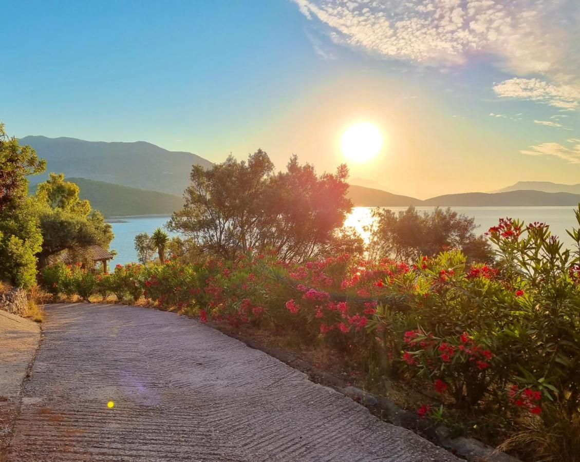 Villa Nautique - Waterfront Sivota  Exterior photo